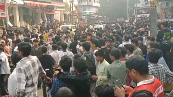 Shoe offer clash in Kozhikode Shoe offer clash in Kozhikode