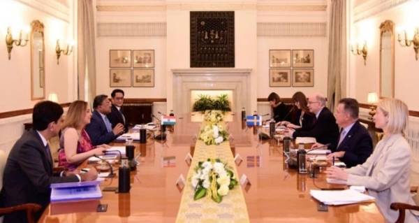 ഇന്ത്യ-സ്വീഡൻ ഉഭയകക്ഷി ബന്ധം ശക്തമാക്കുന്നു; എട്ടാം ഘട്ട ഫോറിൻ ഓഫീസ് കൺസൾട്ടേഷൻസ് ന്യൂഡൽഹിയിൽ നടന്നു ഇന്ത്യ-സ്വീഡൻ ഉഭയകക്ഷി ബന്ധം ശക്തമാക്കുന്നു; എട്ടാം ഘട്ട ഫോറിൻ ഓഫീസ് കൺസൾട്ടേഷൻസ് ന്യൂഡൽഹിയിൽ നടന്നു