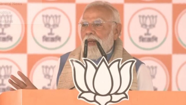 മുർഷിദാബാദിൽ ആഞ്ഞടിച്ച് മോദി: തൃണമൂൽ കോൺഗ്രസ് ഇടതുപക്ഷത്തിന്റെ കാർബൺ കോപ്പിയായി മാറി മുർഷിദാബാദിൽ ആഞ്ഞടിച്ച് മോദി: തൃണമൂൽ കോൺഗ്രസ് ഇടതുപക്ഷത്തിന്റെ കാർബൺ കോപ്പിയായി മാറി