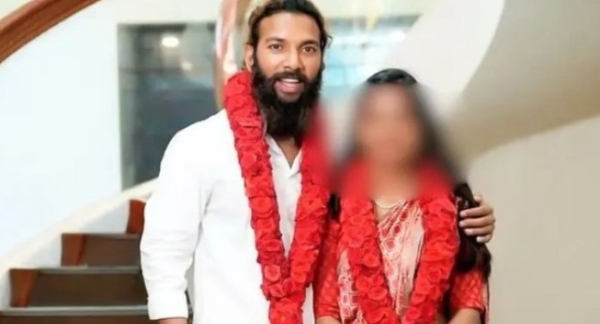 കുംഭമേള വൈറൽ താരത്തിന്റെ വിവാഹം: അന്വേഷണത്തിനായി മധ്യപ്രദേശ് പോലീസ് കൊച്ചിയിൽ; സംരക്ഷണം തേടി പെൺകുട്ടി