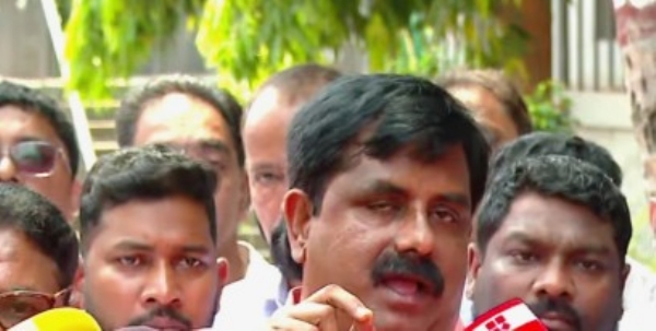 പേരാമ്പ്രയിലെ സ്ട്രോങ്ങ് റൂം വിവാദം: അട്ടിമറി ആരോപിച്ച് യു.ഡി.എഫ്; റിട്ടേണിംഗ് ഓഫീസറെ പുറത്താക്കണമെന്ന് ആവശ്യം