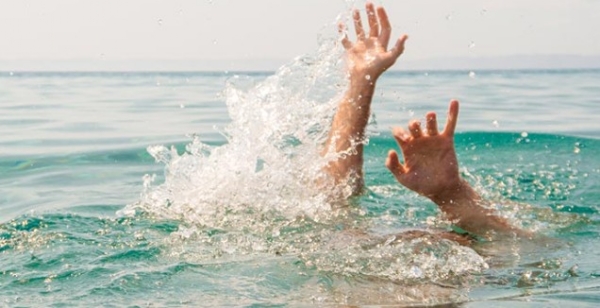 കണ്ണൂരിൽ യുവാവ് പാലത്തിൽ നിന്ന് പുഴയിലേക്ക് ചാടി; പെൺകുട്ടിയുടെ നിലവിളി കേട്ടെത്തിയ നാട്ടുകാരും അഗ്നിരക്ഷാസേനയും ചേർന്ന് യുവാവിനെ രക്ഷിച്ചു