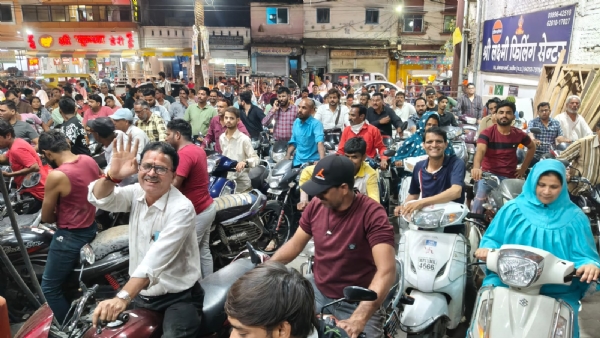 Thousands of people flocked to petrol pumps in Ujjain after rumours of petrol running out.