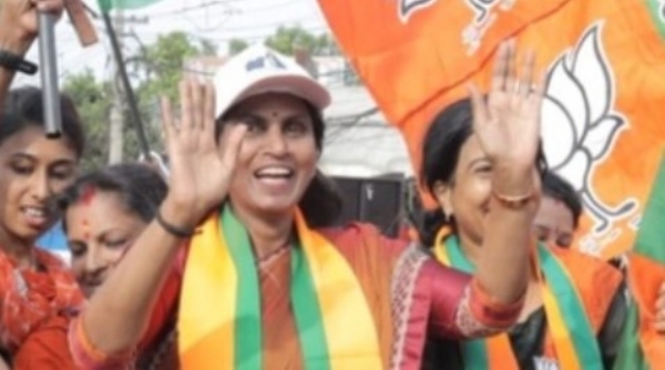 റഹീമിന്റെ പാർട്ടിയാണ് സമാധാനം കെടുത്തുന്നത്; എ.എ റഹീമിന് മറുപടിയുമായി ആർ. ശ്രീലേഖ; വട്ടിയൂർക്കാവിൽ പോലീസ്-ബിജെപി പോര് മുറുകുന്നു