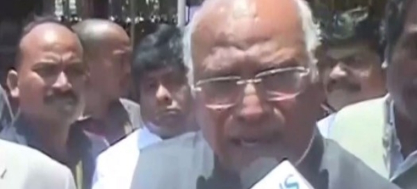 നോട്ടീസ് വരട്ടെ, മറുപടി ഞങ്ങളുടെ ആളുകൾ നൽകും: പ്രധാനമന്ത്രിക്കെതിരായ പരാമർശത്തിൽ തിരഞ്ഞെടുപ്പ് കമ്മീഷൻ നോട്ടീസിനോട് പ്രതികരിച്ച് മല്ലികാർജുൻ ഖാർഗെ