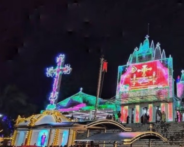 പുതുപ്പള്ളി പള്ളി പെരുന്നാളിന് ഇക്കുറി വെടിക്കെട്ടില്ല; മാതൃകയായി തീർത്ഥാടന കേന്ദ്രം, തുക കാരുണ്യപ്രവർത്തനങ്ങൾക്ക്