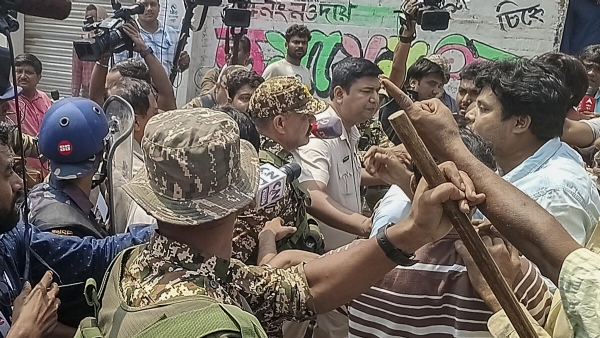 ബംഗാളിൽ തെരഞ്ഞെടുപ്പ് ഭീതി: തൃണമൂൽ പ്രവർത്തകന്റെ വീട്ടിൽ നിന്ന് 100 ബോംബുകൾ പിടികൂടി; ഭാംഗറിൽ കനത്ത ജാഗ്രത