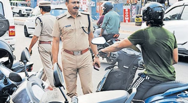 കോഴിക്കോട്ടുകാർ ശ്രദ്ധിക്കുക; മാനാഞ്ചിറ - മലാപ്പറമ്പ് നാലുവരിപ്പാത ഇനി ‘സീറോ പാർക്കിങ്’ മേഖല, നിയമം ലംഘിച്ചാൽ വൻപിഴ