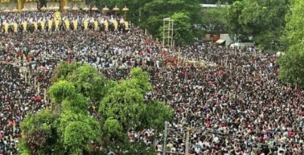 മുണ്ടത്തിക്കോട് ദുരന്തത്തിന്റെ കരിനിഴലിൽ തൃശൂർ പൂരം; വെടിക്കെട്ടില്ലാതെ ചടങ്ങുകൾ മാത്രമായി ആഘോഷം