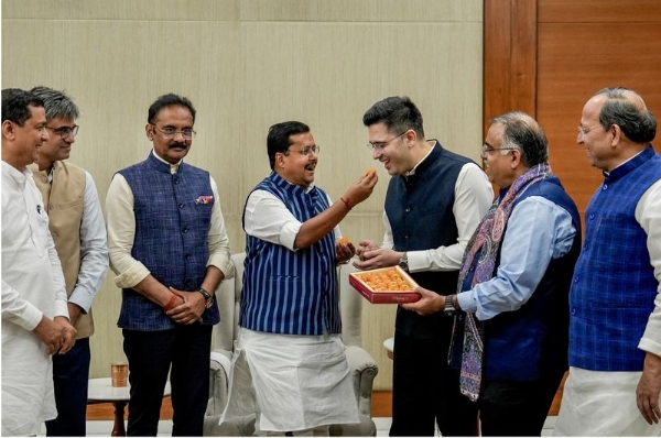 ആം ആദ്മി പാർട്ടിയിൽ വൻ പിളർപ്പ്: ബിജെപിയിൽ ചേർന്ന 7 രാജ്യസഭാ എംപിമാരെ പുറത്താക്കണമെന്ന് ആവശ്യം; രാജ്യസഭാ അധ്യക്ഷന് പരാതി നൽകി