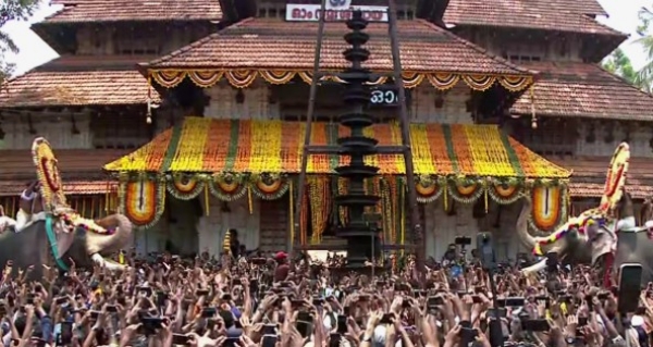 ആവേശക്കടലായി തൃശൂർ പൂരം; ഉപചാരം ചൊല്ലിപ്പിരിഞ്ഞ് തിരുവമ്പാടിയും പാറമേക്കാവും; ഇനി കാത്തിരിപ്പിന്റെ നാളുകൾ