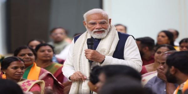 പശ്ചിമ ബംഗാളിലെ 142 നിയോജകമണ്ഡലങ്ങളിലായി ഇന്ന് നടക്കുന്ന രണ്ടാം ഘട്ട വോട്ടെടുപ്പിൽ എല്ലാവരും സമ്മതിദാനം രേഖപ്പെടുത്തണമെന്ന് ആഹ്വാനം ചെയ്ത് പ്രധാനമന്ത്രി നരേന്ദ്ര മോദി.