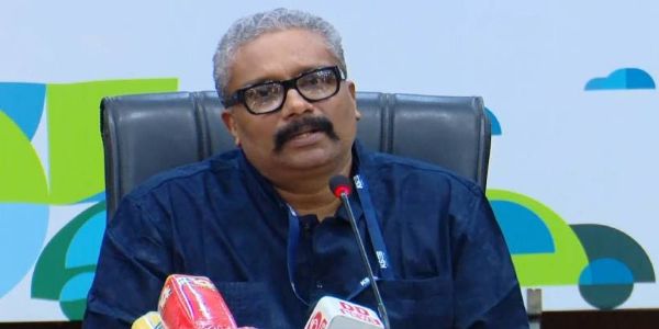 അനുമതിയില്ലാതെ സമൂഹാധ്യമങ്ങളിലൂടെ സംസാരിച്ചു; മുതിര്ന്ന് ഐഎഎസ് ഓഫീസര് ബി അശോകിന് സസ്പെന്ഷന്