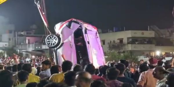 മഹാരാഷ്ട്രയിലെ നാസിക് ജില്ലയിൽ കാർ കിണറ്റിലേക്ക് മറിഞ്ഞ് ആറ് കുട്ടികളുൾപ്പെടെ ഒരേ കുടുംബത്തിലെ ഒമ്പത് പേർ മരിച്ചു