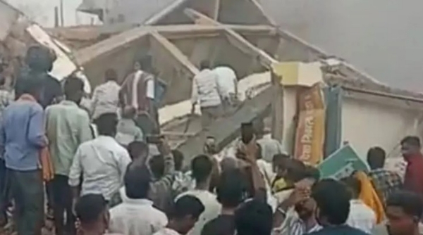 മധ്യപ്രദേശിൽ വൻ ദുരന്തം: അനൂപ്പൂരിൽ നാലുനില ഹോട്ടൽ സമുച്ചയം തകർന്നു വീണു; നിരവധി പേർ കുടുങ്ങിക്കിടക്കുന്നതായി ആശങ്ക മധ്യപ്രദേശിൽ വൻ ദുരന്തം: അനൂപ്പൂരിൽ നാലുനില ഹോട്ടൽ സമുച്ചയം തകർന്നു വീണു; നിരവധി പേർ കുടുങ്ങിക്കിടക്കുന്നതായി ആശങ്ക