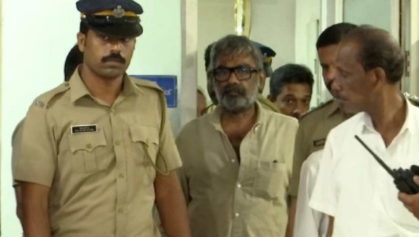 സംവിധായകൻ രഞ്ജിത്തിനെതിരായ ലൈംഗിക അതിക്രമ കേസ്: തെളിവുകൾ ശേഖരിച്ച് പോലീസ്; ജാമ്യാപേക്ഷ നാളെ പരിഗണിക്കും സംവിധായകൻ രഞ്ജിത്തിനെതിരായ ലൈംഗിക അതിക്രമ കേസ്: തെളിവുകൾ ശേഖരിച്ച് പോലീസ്; ജാമ്യാപേക്ഷ നാളെ പരിഗണിക്കും