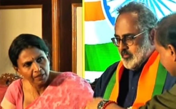 വട്ടിയൂർക്കാവിൽ ബിജെപി വേദിയിൽ നാടകീയ രംഗങ്ങൾ; കേന്ദ്രമന്ത്രി പേര് പരാമർശിച്ചില്ല, പ്രകോപിതയായി ആർ. ശ്രീലേഖ ഇറങ്ങിപ്പോയി വട്ടിയൂർക്കാവിൽ ബിജെപി വേദിയിൽ നാടകീയ രംഗങ്ങൾ; കേന്ദ്രമന്ത്രി പേര് പരാമർശിച്ചില്ല, പ്രകോപിതയായി ആർ. ശ്രീലേഖ ഇറങ്ങിപ്പോയി