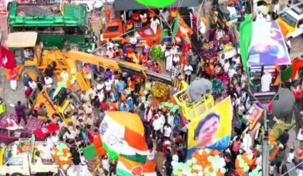 കേരളം പോളിംഗ് ബൂത്തിലേക്ക്; ആവേശക്കടലായി കൊട്ടിക്കലാശം, പരസ്യപ്രചാരണം അവസാനിച്ചു കേരളം പോളിംഗ് ബൂത്തിലേക്ക്; ആവേശക്കടലായി കൊട്ടിക്കലാശം, പരസ്യപ്രചാരണം അവസാനിച്ചു