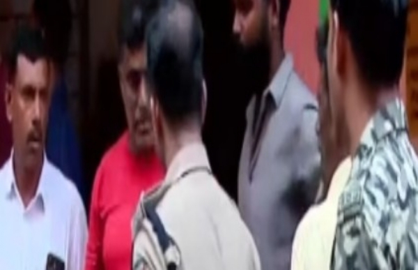 കോഴിക്കോട് സൗത്തിൽ യുഡിഎഫ് സ്ഥാനാർഥി മതം പറഞ്ഞ് വോട്ട് പിടിക്കുന്നതായി പരാതി