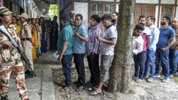 അസമിലും പുതുച്ചേരിയിലും കനത്ത പോളിങ്; അസമിൽ വോട്ടിങ് 84 ശതമാനം കടന്നു അസമിലും പുതുച്ചേരിയിലും കനത്ത പോളിങ്; അസമിൽ വോട്ടിങ് 84 ശതമാനം കടന്നു