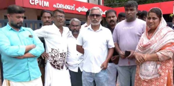 പാലക്കാട് സിപിഎമ്മിൽ വൻ പൊട്ടിത്തെറി: ഏരിയ കമ്മിറ്റി അംഗത്തെ തരംതാഴ്ത്തിയതിൽ പ്രതിഷേധിച്ചു കൂട്ടരാജി