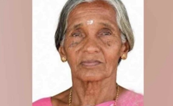 കണ്ണൂർ: പയ്യന്നൂരിൽ വീടിന് സമീപത്തെ തൊഴുത്തിൽ ഷോക്കേറ്റ് വീട്ടമ്മയ്ക്ക് ദാരുണാന്ത്യം