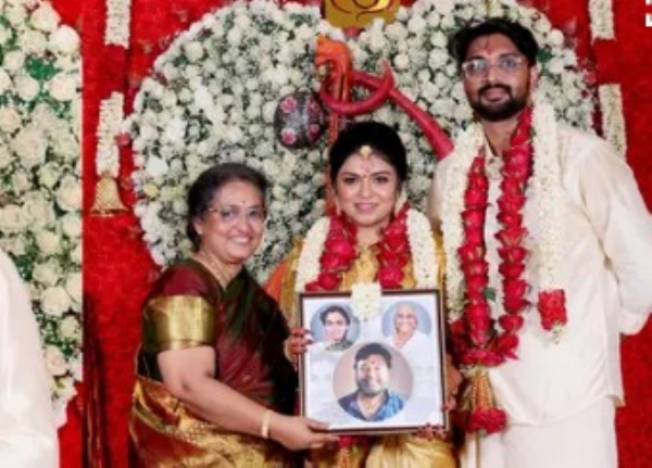 സിനിമാലോകത്ത് മംഗല്യാരവം; നടി രവീണാ രവി സംവിധായകൻ ദേവൻ ജയകുമാറിന്റെ വധുവായി