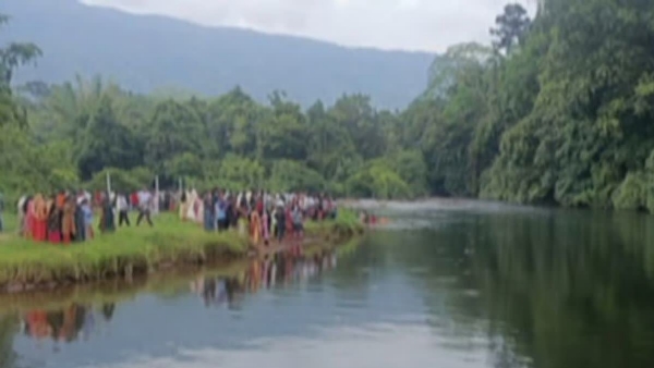 STUDENTS DROWN IN RIVER