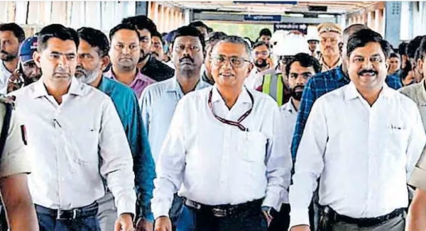 കോഴിക്കോട് റെയിൽവേ സ്റ്റേഷൻ നവീകരണം: കരാർ കമ്പനിക്ക് റെയിൽവേയുടെ അന്ത്യശാസനം; കരാർ റദ്ദാക്കാൻ നീക്കം