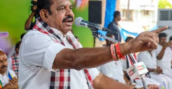 തമിഴ്നാട് രാഷ്ട്രീയത്തിൽ വൻ ഭൂകമ്പം; എഐഎഡിഎംകെ പിളർന്നു, അധികാരം പിടിക്കാൻ ഇരുവിഭാഗങ്ങളും