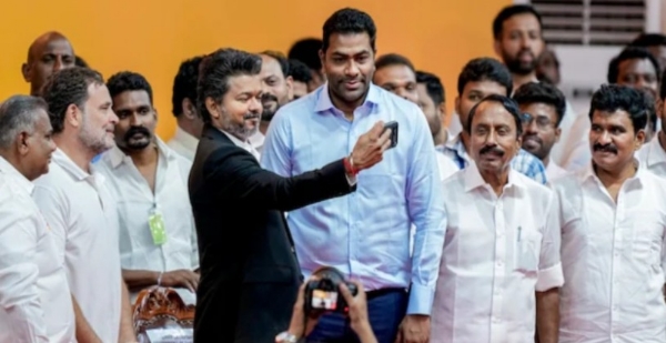 തമിഴ് രാഷ്ട്രീയത്തിൽ പുതിയ അധ്യായം: തമിഴ്നാട് നിയമസഭയിൽ എംഎൽഎമാരുടെ സത്യപ്രതിജ്ഞ നടന്നു; മുഖ്യമന്ത്രിയായി വിജയ് സഭയിൽ