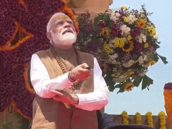 pm modi perform kaubh kalash pooja