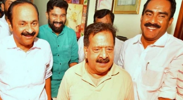 സതീശൻ മന്ത്രിസഭ: കോൺഗ്രസിന് മുഖ്യമന്ത്രി ഉൾപ്പെടെ 12 പദവികൾ; സണ്ണി ജോസഫും മുരളീധരനും ചാണ്ടി ഉമ്മനും മന്ത്രിപ്പട്ടികയിൽ, ചെന്നിത്തലയുടെ നിലപാട് നിർണ്ണായകം