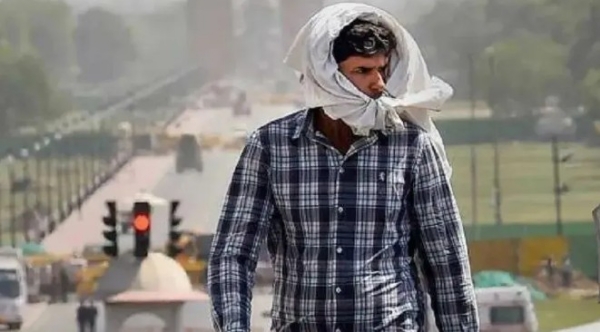 കടുത്ത ഉഷ്ണതരംഗത്തിൽ വെന്തുരുകാൻ ഡൽഹി; താപനില 45 ഡിഗ്രി കടക്കുമെന്ന് കേന്ദ്ര കാലാവസ്ഥാ വകുപ്പിന്റെ മുന്നറിയിപ്പ്