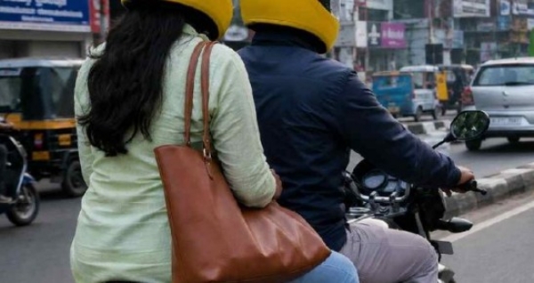 കൊച്ചിയില് അനധികൃത ബൈക്ക് ടാക്സികള്ക്കെതിരെ മോട്ടോര് വാഹന വകുപ്പിന്റെ മിന്നല് പരിശോധന; നിരവധി വാഹനങ്ങള്ക്ക് പിഴ