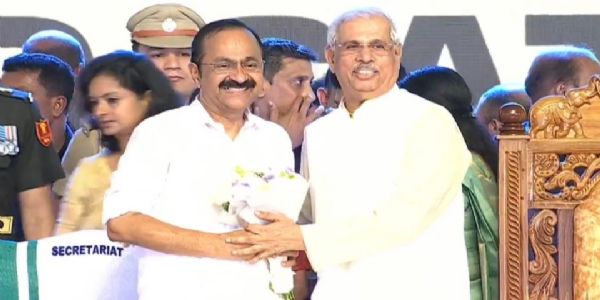മുഖ്യമന്ത്രി വടശ്ശേരി ദാമോദര മേനോന് സതീശന്; ദൈവനാമത്തില് സത്യപ്രതിജ്ഞ