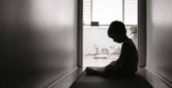 പുനലൂരിൽ ആറാം ക്ലാസുകാരനോട് ക്രൂരത: 500 രൂപ മോഷ്ടിച്ചെന്ന് ആരോപിച്ച് തലകീഴായി കെട്ടിത്തൂക്കാൻ ശ്രമം; പ്രവാസി മലയാളി കസ്റ്റഡിയിൽ