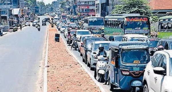 മലാപ്പറമ്പ്–മാനാഞ്ചിറ റോഡിലെ ഇരുവശത്തേക്കുമുള്ള ഗതാഗത ട്രയൽ റൺ അഞ്ചു മിനിറ്റിനകം പാളി; പരീക്ഷണം നടത്തിയത് സിഗ്നൽ സംവിധാനങ്ങൾ ഒരുക്കാതെ മലാപ്പറമ്പ്–മാനാഞ്ചിറ റോഡിലെ ഇരുവശത്തേക്കുമുള്ള ഗതാഗത ട്രയൽ റൺ അഞ്ചു മിനിറ്റിനകം പാളി; പരീക്ഷണം നടത്തിയത് സിഗ്നൽ സംവിധാനങ്ങൾ ഒരുക്കാതെ