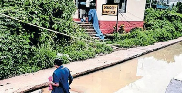 ദേശീയപാത വികസനം വില്ലനായി: ചേമഞ്ചേരി റെയിൽവേ സ്റ്റേഷനിലേക്കുള്ള വഴി അടഞ്ഞു; ജീവൻ പണയം വെച്ച് പാത മുറിച്ചുകടന്ന് യാത്രക്കാർ
