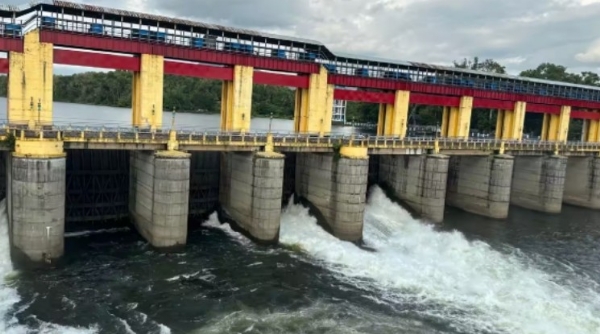 സംസ്ഥാനത്ത് മഴ ശക്തം: ഭൂതത്താൻകെട്ട് ബാരേജിന്റെ ഷട്ടറുകൾ തുറക്കും; പെരിയാർ തീരങ്ങളിൽ ജാഗ്രതാനിർദേശം, എറണാകുളത്ത് ഓറഞ്ച് അലർട്ട് സംസ്ഥാനത്ത് മഴ ശക്തം: ഭൂതത്താൻകെട്ട് ബാരേജിന്റെ ഷട്ടറുകൾ തുറക്കും; പെരിയാർ തീരങ്ങളിൽ ജാഗ്രതാനിർദേശം, എറണാകുളത്ത് ഓറഞ്ച് അലർട്ട്