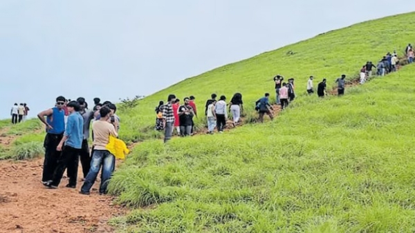 വേനലവധി തീരാൻ ദിവസങ്ങൾ മാത്രം; റാണിപുരത്ത് സഞ്ചാരികളുടെ വൻ തിരക്ക്, ഇന്നലെ റെക്കോർഡ് കളക്ഷൻ