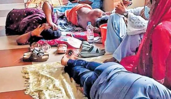 മന്ത്രിയുടെ നിർദേശവും പാഴായി; കോഴിക്കോട് മെഡിക്കൽ കോളജിൽ രോഗികൾ ഇപ്പോഴും വരാന്തയിൽ തന്നെ