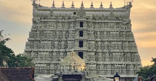 ശ്രീ പത്മനാഭസ്വാമി ക്ഷേത്രത്തിൽ വൻ കവർച്ച: നൂറ്റാണ്ടുകൾ പഴക്കമുള്ള വൈരനാമവും സ്വർണ്ണവും നഷ്ടപ്പെട്ടു; കവടിയാർ കൊട്ടാരത്തിലെ മോഷണവുമായി ബന്ധമെന്ന് സംശയം, സമഗ്ര അന്വേഷണത്തിന് പൊലീസ്
