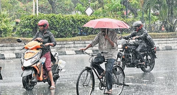 കേരളത്തിൽ കനത്ത മഴയ്ക്കും ഇടിമിന്നലിനും സാധ്യത; അഞ്ച് ജില്ലകളിൽ മഞ്ഞ അലർട്ട്; ജാഗ്രതാ നിർദ്ദേശം
