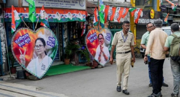 മമത ബാനർജിയുടെ വസതിയിലെ സുരക്ഷ കുറച്ചു; ബംഗാളിൽ രാഷ്ട്രീയ നീക്കങ്ങൾ സജീവം