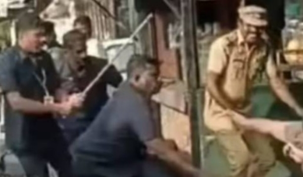 നവകേരള സദസ്സ് മർദ്ദനക്കേസ്: അടിച്ചത് മനഃപൂർവമല്ലെന്ന് മുഖ്യമന്ത്രിയുടെ ഗൺമാൻ; പോലീസിനെതിരെ ഗുരുതര മൊഴി നവകേരള സദസ്സ് മർദ്ദനക്കേസ്: അടിച്ചത് മനഃപൂർവമല്ലെന്ന് മുഖ്യമന്ത്രിയുടെ ഗൺമാൻ; പോലീസിനെതിരെ ഗുരുതര മൊഴി