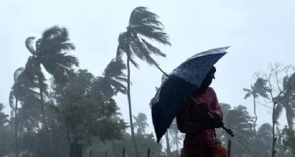 സംസ്ഥാനത്ത് കനത്ത മഴ തുടരുന്നു: 11 ജില്ലകളിൽ ജാഗ്രതാ നിർദ്ദേശം, നാലിടങ്ങളിൽ ഓറഞ്ച് അലേർട്ട്
