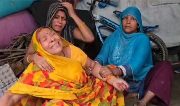 ഹോർമുസ് ഇടുക്കിന് സമീപം കപ്പലിന് നേരെ ആക്രമണം: മൂന്ന് ഇന്ത്യൻ നാവികർ കൊല്ലപ്പെട്ടു ഹോർമുസ് ഇടുക്കിന് സമീപം കപ്പലിന് നേരെ ആക്രമണം: മൂന്ന് ഇന്ത്യൻ നാവികർ കൊല്ലപ്പെട്ടു