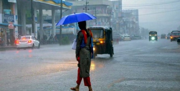 സംസ്ഥാനത്ത് പരക്കെ മഴ: നാല് ജില്ലകളിൽ യെലോ അലർട്ട്; ജാഗ്രത പാലിക്കാൻ നിർദേശം സംസ്ഥാനത്ത് പരക്കെ മഴ: നാല് ജില്ലകളിൽ യെലോ അലർട്ട്; ജാഗ്രത പാലിക്കാൻ നിർദേശം