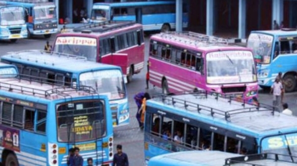 പ്രതിസന്ധിയിലായ സ്വകാര്യ ബസ് മേഖല: സർക്കാർ നേരിട്ട് ഇടപെടണമെന്ന് ആവശ്യപ്പെട്ട് ഉപാധികളുമായി ബസുടമകൾ പ്രതിസന്ധിയിലായ സ്വകാര്യ ബസ് മേഖല: സർക്കാർ നേരിട്ട് ഇടപെടണമെന്ന് ആവശ്യപ്പെട്ട് ഉപാധികളുമായി ബസുടമകൾ